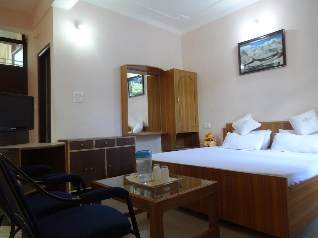 Hotel Kumar Residency Dharamshala Phòng bức ảnh